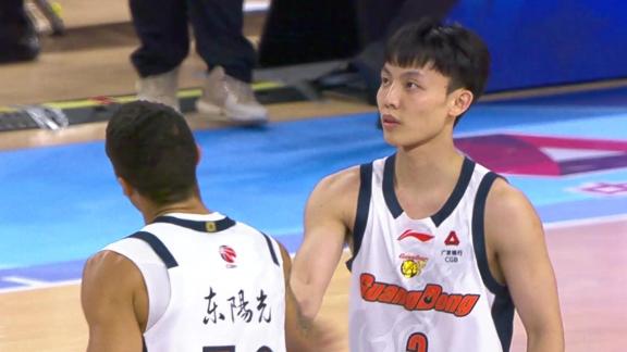  这是NBA三分线？徐杰迎着徐昕加长三分打进
