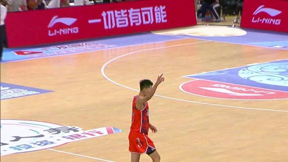  最佳进球不为过！逄砚钧本方三分线内超远压哨