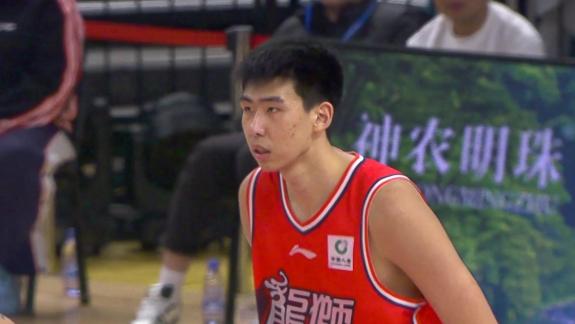  憋了口气啊？徐昕篮下接球强起大力双手吊筐暴扣