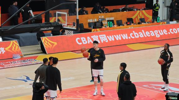 国家队归来首秀！胡金秋赛前热身 助队冲三连胜