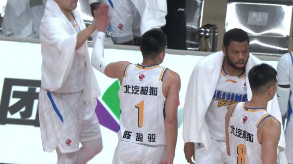 太横了！陈盈骏晃开詹姆斯扑防压哨三分直接入网