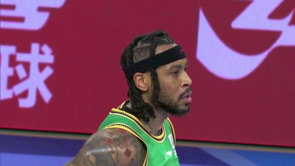  筑起禁飞区！大莫一跃而起单手抓帽李祥波