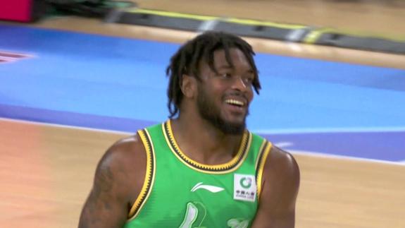 刘老根喜剧人？奥利弗连续补篮竟遭篮筐大帽