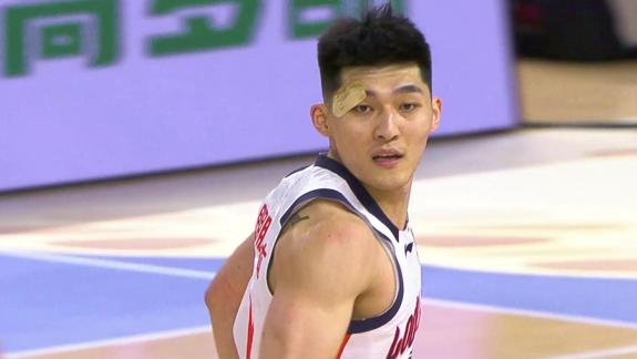  真·肌肉碰撞！李祥波硬凿张宁 后者进攻犯规