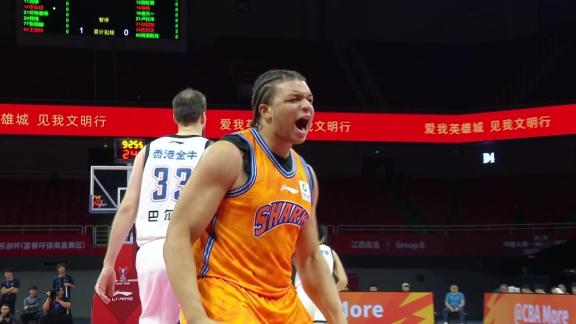  这没法防！洛夫顿背打转身碾压防守双手暴扣