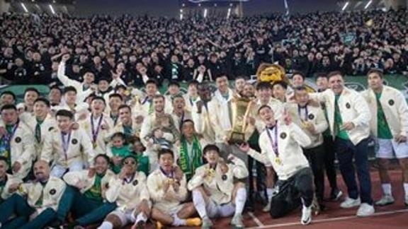 国安赛季回顾：连斩豪强获半程冠军 杯赛五冠加身