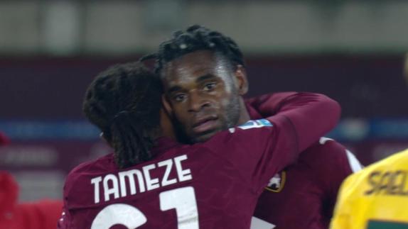 再遭打击！米兰中场被断 杜万·萨帕塔低射破门