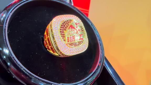  闪闪全是钻！广厦男篮CBA总冠军戒指亮相