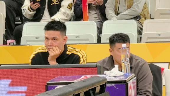 许钟豪来到揭幕战！准备与昔日队友迎接荣耀时刻