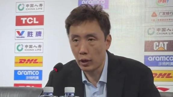 易立：三个外援抱怨没球权都1打1 我们怎么赢？