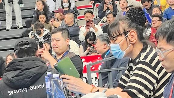  强强对话不能错过！郑海霞现场观战京辽大战