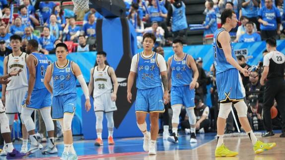  杨鸣被驱逐！陈盈骏26分 北京力克辽宁夺三连胜