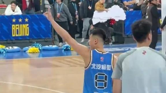 方硕回应北京球迷高喊“小将方硕”：差不多得了