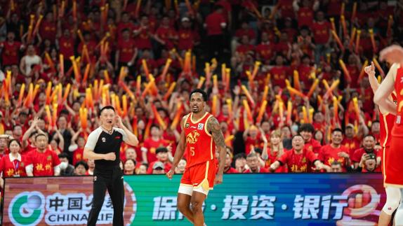 布朗狂轰41分张镇麟11+6 广厦主场轻取上海