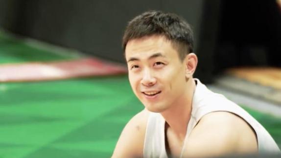 赵继伟随辽宁参加训练 调侃自己即将伤愈复出