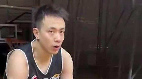 给队友准备盲盒！继伟：兄弟们继续努力等我回来