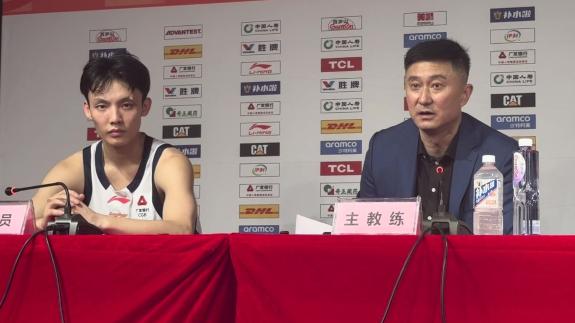 祝好！杜锋：给徐昕最大礼物是18岁的首发名额