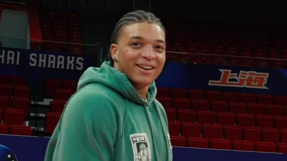 上海为外援准备圣诞礼物！洛夫顿弗格开心拆包