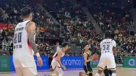 打服！徐杰连续高难度进球 助广东一路高歌猛进