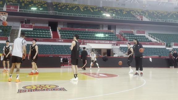 直击广东备战山西！胡明轩三分训练 徐杰1v1