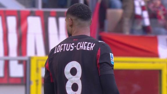 够丝滑！奇克弧顶停球抽射稍稍偏出