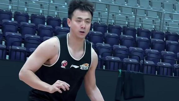 快复出了！赵继伟恢复训练投篮神准运球依旧丝滑