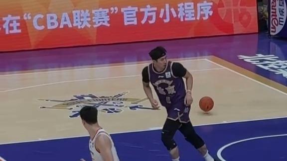 队长担当！邹雨宸制霸内线腾空而起暴力炸筐