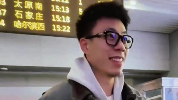 是最好的金金！以对手身份战辽宁球迷送专属礼物