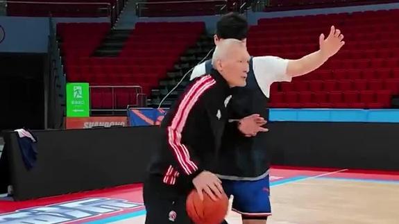 “中国邮差”传授篮球精髓！纪民尚指导山东小将