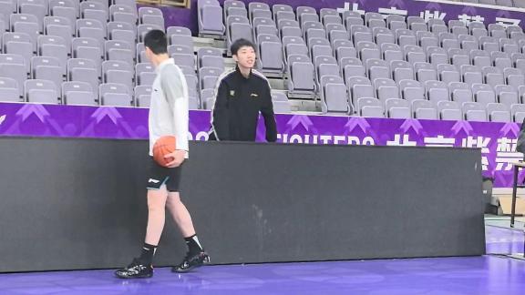 兄弟重逢！廖三宁和萨林杰小胡亲切互动