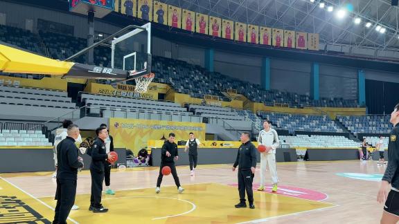 二番战来袭！北京踩场训练 赵睿在场未参与投篮