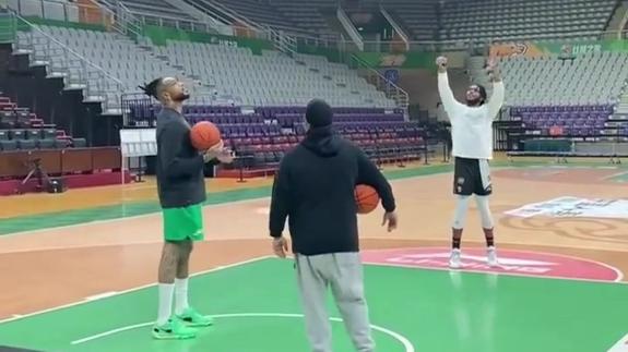  两大内线急需回暖！大莫与奥利弗训练结束后加练