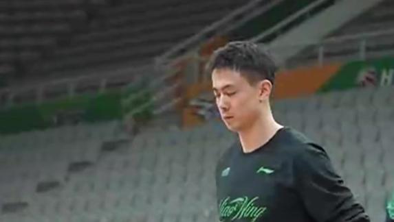 持续恢复！辽宁全队赛前热身 赵继伟参加合练