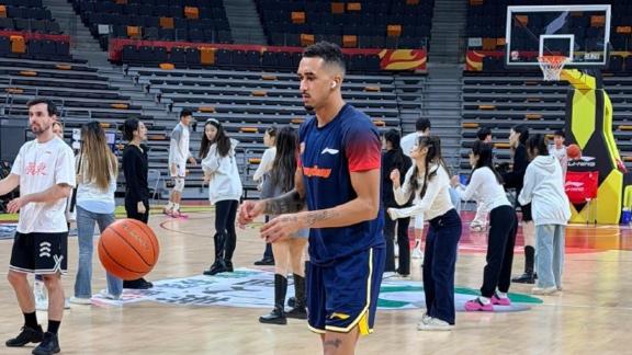 火线回归！徐杰奎因进入大名单赛前热身加练投篮