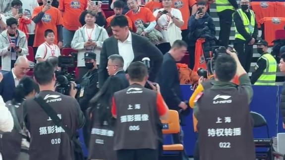 大咖到位！姚明现身与名宿同庆上海男篮30周年