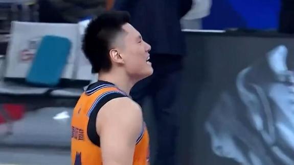  手起刀落！李弘权对阵广厦独砍18分 命中5记三分