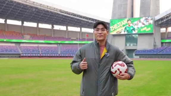 朴镇燮的加盟日Vlog：重游黄龙 中场铁闸已就位