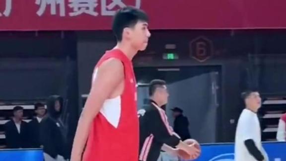 持续进化中！徐昕加强投篮训练 三分球信手拈来