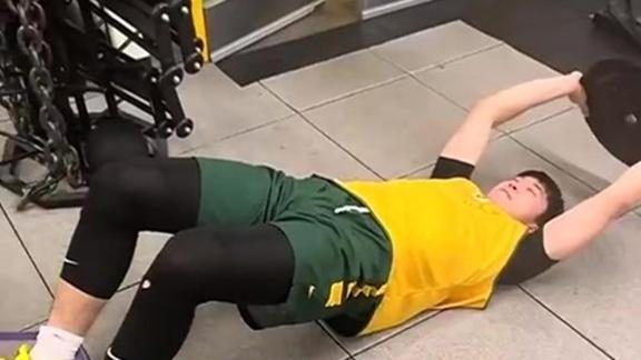 圣诞也上班！王俊杰训练：水滴石穿 非一日之功