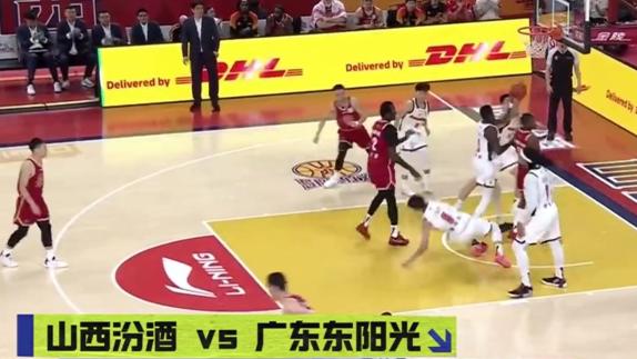 篮协案例复盘：粤晋战迪亚洛肘击陈家政应判违体