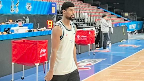 前方直击北京踩场训练：新外援亮相赵睿缺席