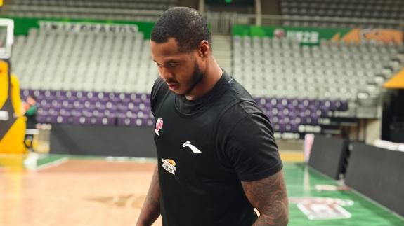  辽篮新外援亨特参加训练 辽粤大战将迎来首秀