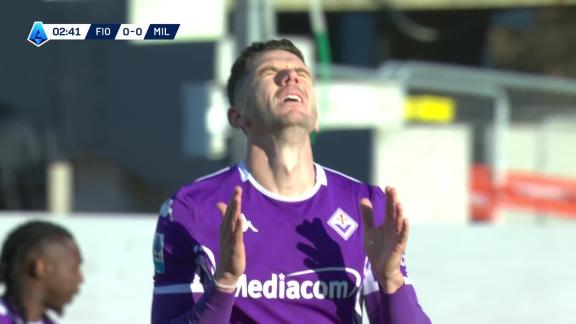  先来尝试一脚！戈森斯禁区外远射高出横梁