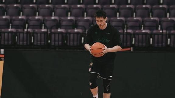  复出倒计时！辽宁男篮官宣：赵继伟通过体能补测