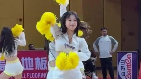  点燃寒冬！广州啦啦队热歌劲舞：又见炫舞小狮