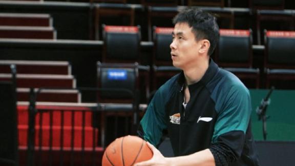  杨鸣：赵继伟依旧不会上场 何时复出还需评估