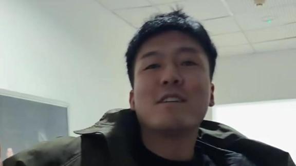 Let's go tigers！黄荣奇探望广东 骨折被调侃