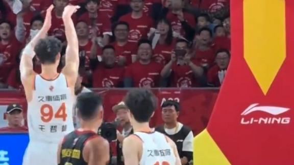 搞心态！王哲林罚球 深圳球迷高喊“沪上阿姨”