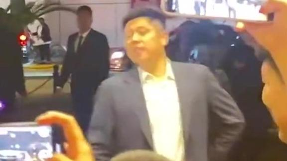 不负深情！潘江赛后向远征的山西球迷深深鞠了一躬