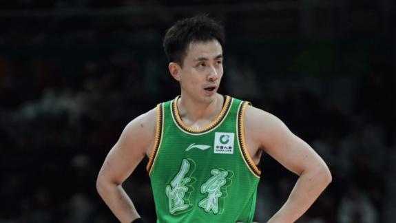 领袖归来！为啥盼赵继伟回来 他在辽篮精神就在